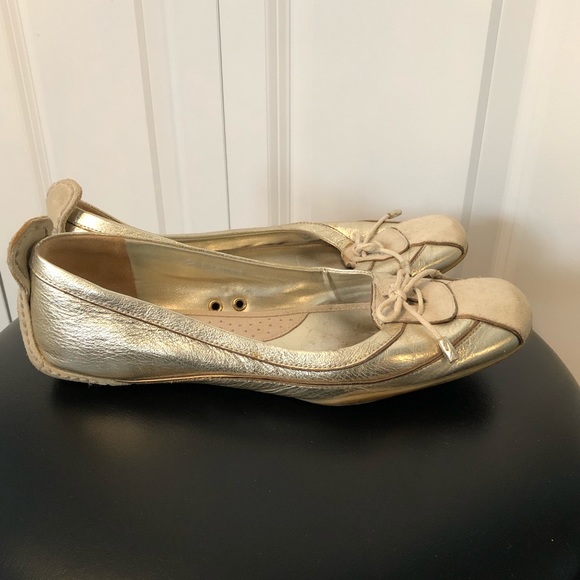 Nine West ballet flat. Gold/cream. Size 7 - Picture 2 of 4